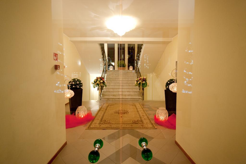 Demy Hotel Aulla Buitenkant foto